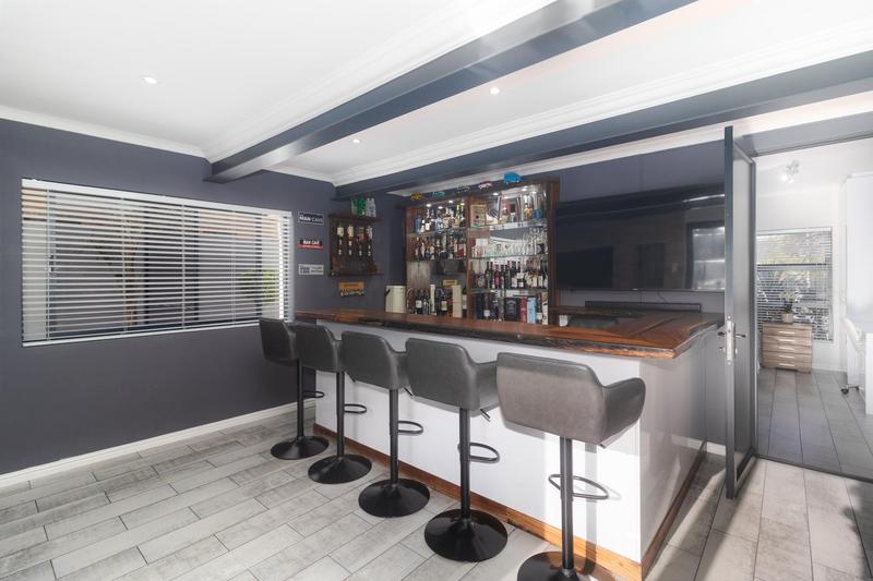4 Bedroom Property for Sale in Vredekloof Western Cape